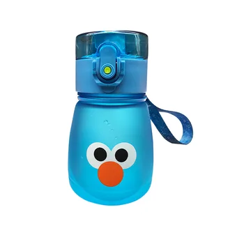No smell children's cup baby 330ml straw bottle boys and girls travel cups can be loaded with hot water 
No smell children's cup baby 330ml straw bottle boys and girls travel cups can be loaded with hot water