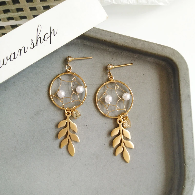 Joker temperament beautiful pearl dreamcatcher earrings niche matte Jin Shuye stud earrings fashion contracted no ear pierced ea
Joker temperament beautiful pearl dreamcatcher earrings niche matte Jin Shuye stud earrings fashion contracted no ear pierced ea
