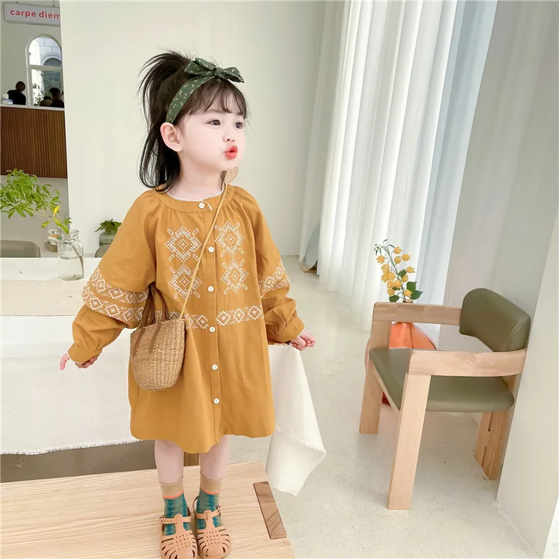 2021 Spring Girl Retro Embroidery Ethnic Lace Collar Loose Mid-length Buttoned Lantern Sleeve Dress
2021 Spring Girl Retro Embroidery Ethnic Lace Collar Loose Mid-length Buttoned Lantern Sleeve Dress