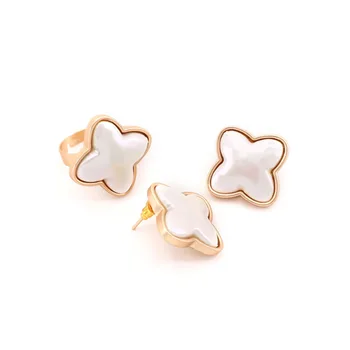 Alloy Clover Imitation Pearl Stud Earrings Fashion Simple Statement Fine Metal Geometric Earrings Women Wedding Party Jewelry
Alloy Clover Imitation Pearl Stud Earrings Fashion Simple Statement Fine Metal Geometric Earrings Women Wedding Party Jewelry