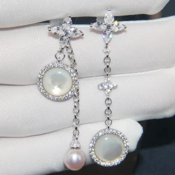 Baoyocn 925 Sterling Silver Asymmetric Flower Stars Drop Earrings with Mother of Pearl Cubic Zirconia Women Luxury Brand Jewelry
Baoyocn 925 Sterling Silver Asymmetric Flower Stars Drop Earrings with Mother of Pearl Cubic Zirconia Women Luxury Brand Jewelry