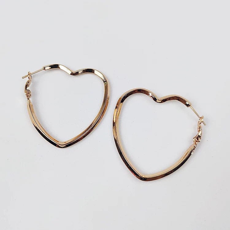 Фото New Hoop Earrings Shape Charming Retro Popular Trendy Heart Medium Small Gift In blog Show Party Female Cute Love Bring Gold 031 | Украшения