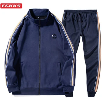 FGKKS Brand Men Set Fitness Tracksuit Fashion Street Style Men's High Quality Stripe Tracksuit Simple Warm Male Sets 
FGKKS Brand Men Set Fitness Tracksuit Fashion Street Style Men's High Quality Stripe Tracksuit Simple Warm Male Sets