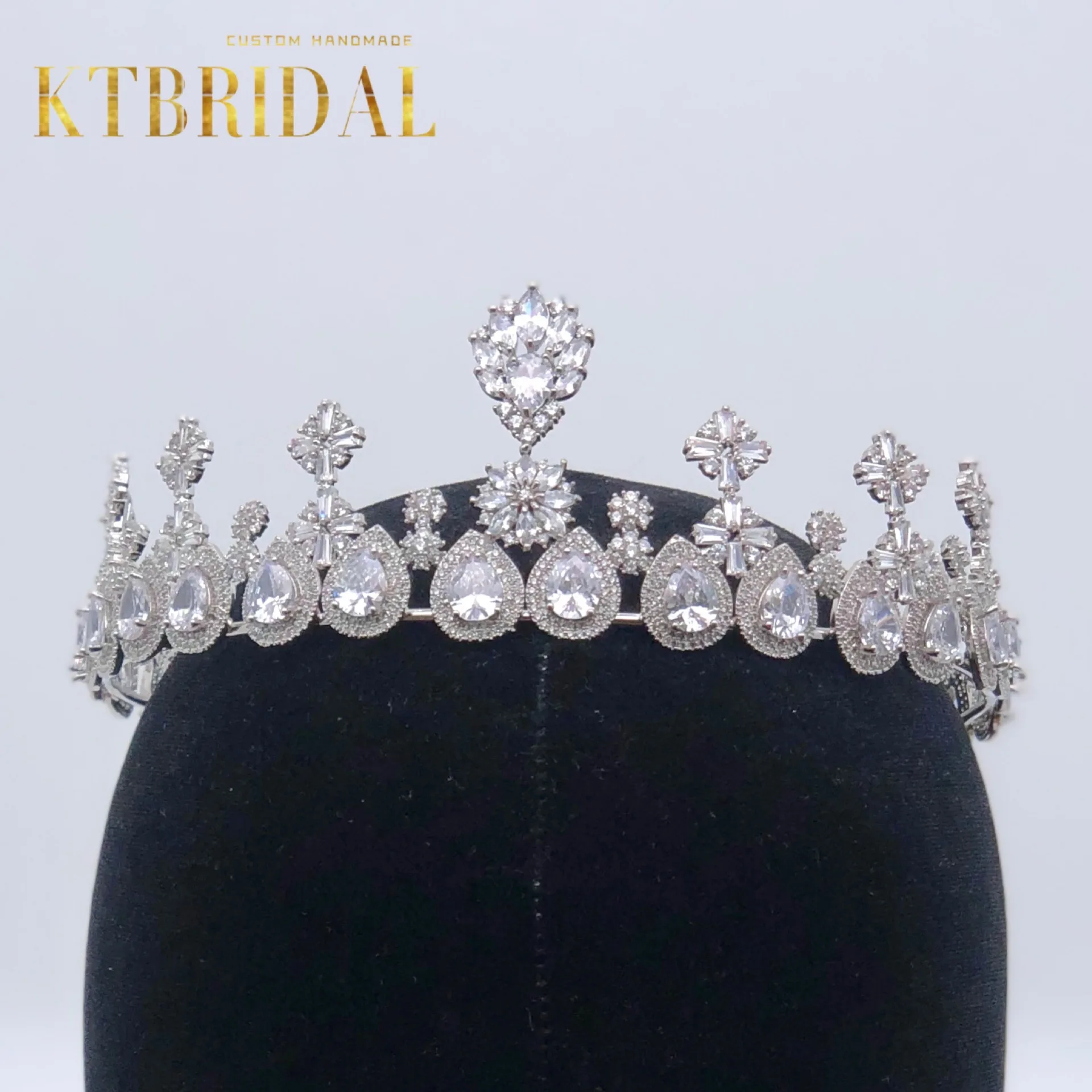 New Tiara Crowns Lucury Bridal Queen Crown Headpieces Party Ball Fashion Design KTBRIDAL Women Bridal Gift Wedding Accessiories
New Tiara Crowns Lucury Bridal Queen Crown Headpieces Party Ball Fashion Design KTBRIDAL Women Bridal Gift Wedding Accessiories