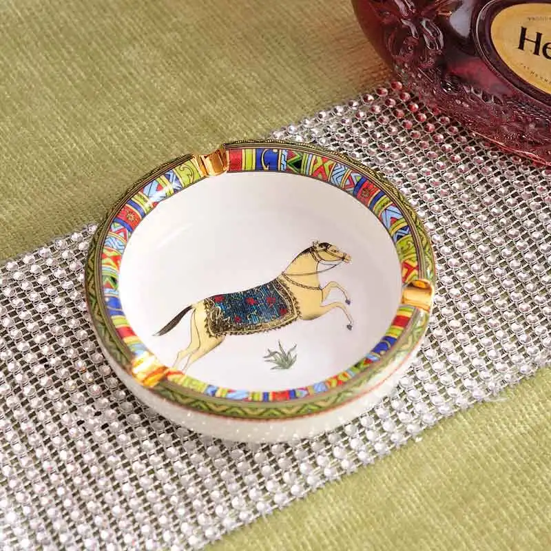 European Small Round Ashtray Ceramic Gold Head Horse Ash Tray Smoking Accessories Decorative Table Tray Boyfriend Father Gifts
European Small Round Ashtray Ceramic Gold Head Horse Ash Tray Smoking Accessories Decorative Table Tray Boyfriend Father Gifts
