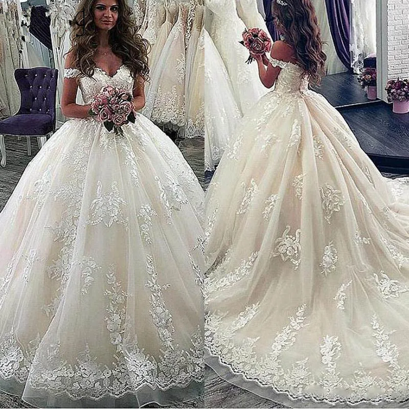 2020 Off Shoulder Ball Gown Wedding Dresses with Lace Appliques Sweep Train Bride Dress Elegant Custom Wedding Gowns Cheap
2020 Off Shoulder Ball Gown Wedding Dresses with Lace Appliques Sweep Train Bride Dress Elegant Custom Wedding Gowns Cheap