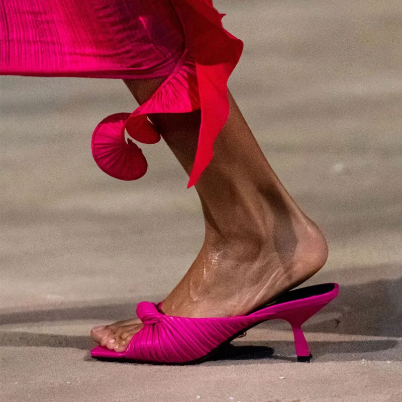 Ladies Square Toe Slides Stiletto High Heels Pleated Slippers Summer Multi-Wear Sandals Outside Footwear Fashion Women Shoes
Ladies Square Toe Slides Stiletto High Heels Pleated Slippers Summer Multi-Wear Sandals Outside Footwear Fashion Women Shoes
