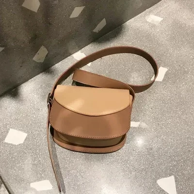 Vinatge Panelled Saddle Women Shoulder Bag Designer Wide Strap Female Messenger Bag Luxury Pu Leather Crossbody Bag Lady Purses
Vinatge Panelled Saddle Women Shoulder Bag Designer Wide Strap Female Messenger Bag Luxury Pu Leather Crossbody Bag Lady Purses