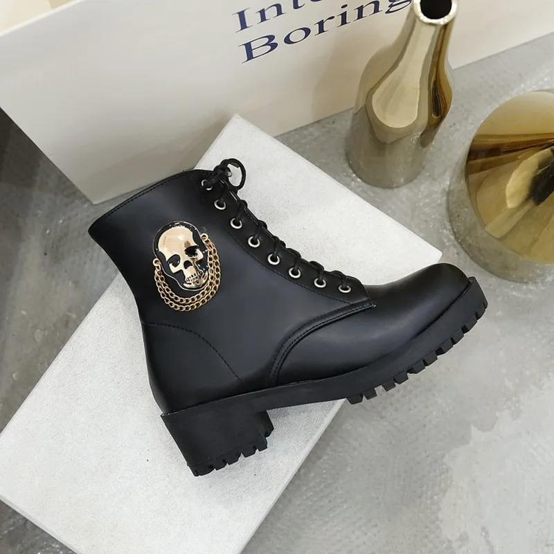 US4-11 Womens Platform Ankle Boots Skull Metal Chain Decor Chunky Heel Warm Winter Punk Motorcycle Martin Shoes Black White Plus
US4-11 Womens Platform Ankle Boots Skull Metal Chain Decor Chunky Heel Warm Winter Punk Motorcycle Martin Shoes Black White Plus