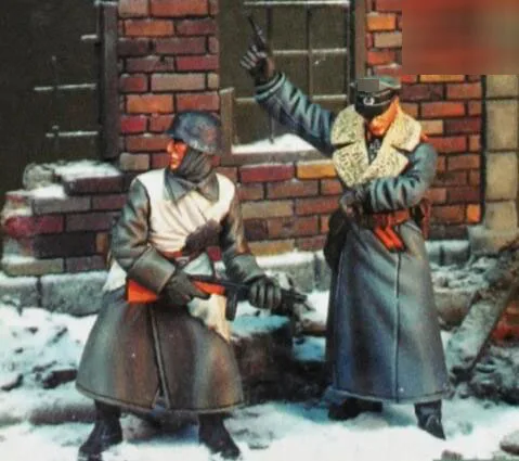 1/35 Resin Figure Winter German Soldier 2pcs/set Model Kits (no wall,no accessory)
1/35 Resin Figure Winter German Soldier 2pcs/set Model Kits (no wall,no accessory)
