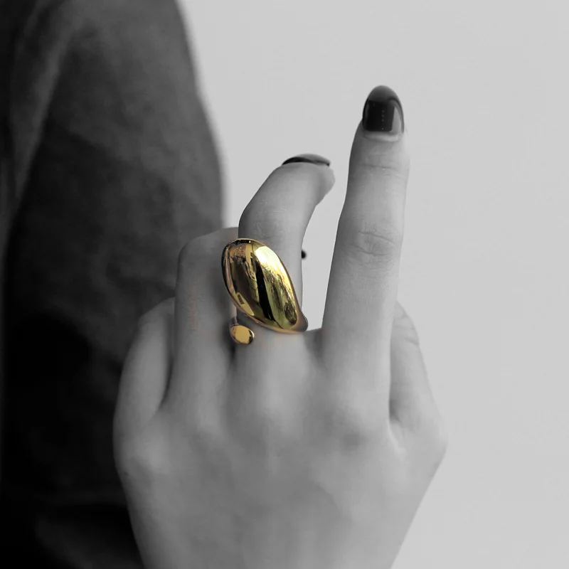 Leouerry 925 Sterling Silver Exaggeration Water Drop Shape Rings Elegant Minimalist Glossy Big Rings for Women Luxury Jewelry
Leouerry 925 Sterling Silver Exaggeration Water Drop Shape Rings Elegant Minimalist Glossy Big Rings for Women Luxury Jewelry