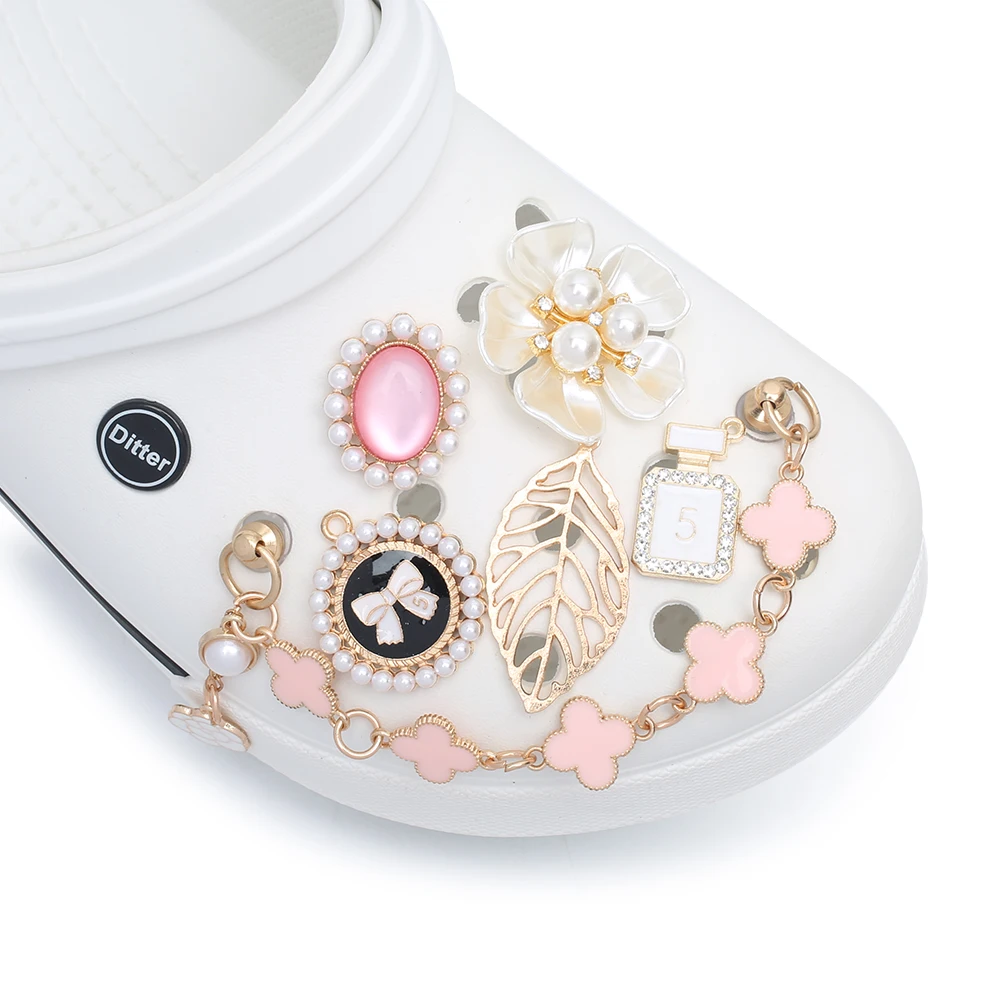 Croc Clog Charm Bling Chain Metal Designer Style JIBZ Shoe Accessories Decaration Pendant Buckle for Women Gift
Croc Clog Charm Bling Chain Metal Designer Style JIBZ Shoe Accessories Decaration Pendant Buckle for Women Gift