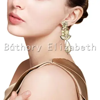 2020 New Earrings Korean Long Baroque Pearl Weave Flower Dangle Earring For Women Ear Ring Vintage Baroque Wedding Jewelery Gift
2020 New Earrings Korean Long Baroque Pearl Weave Flower Dangle Earring For Women Ear Ring Vintage Baroque Wedding Jewelery Gift