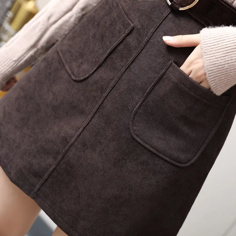 Corduroy high waist skirt autumn and winter high grade A-line buttock skirt short skirt women's 2021 new versatile belt
Corduroy high waist skirt autumn and winter high grade A-line buttock skirt short skirt women's 2021 new versatile belt