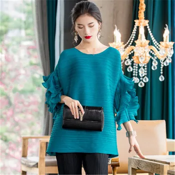 Fashion petal sleeve large size pleated shirt 2020 spring new women's wild European and American foreign style T-shirt base tide 
Fashion petal sleeve large size pleated shirt 2020 spring new women's wild European and American foreign style T-shirt base tide