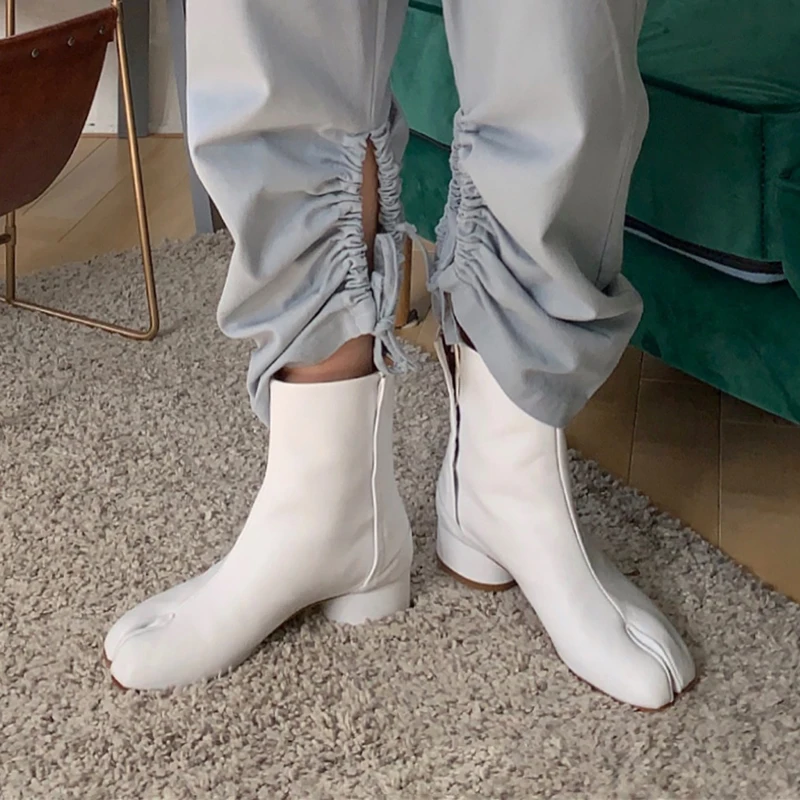Tabi Toe Shoes Woman White Color Ankle Boots Women Low Heels Zapatos De Mujer Brand Designer Botines Mujer Runway Chelsea Boots
Tabi Toe Shoes Woman White Color Ankle Boots Women Low Heels Zapatos De Mujer Brand Designer Botines Mujer Runway Chelsea Boots