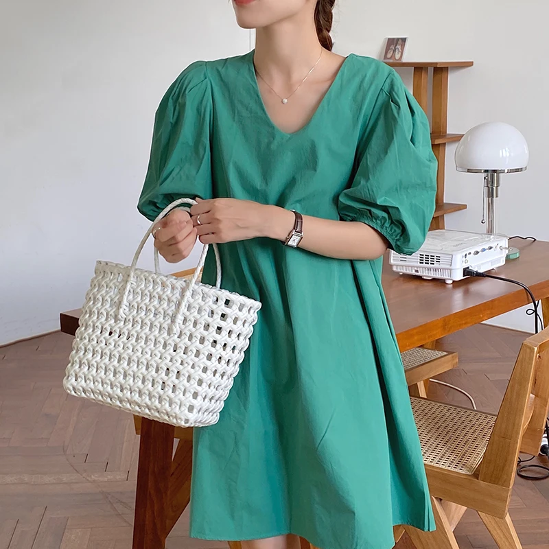 Make spot han edition small simple ~ ~ the street v-neck hubble-bubble sleeve dress female loose show thin cotton short skirts
Make spot han edition small simple ~ ~ the street v-neck hubble-bubble sleeve dress female loose show thin cotton short skirts