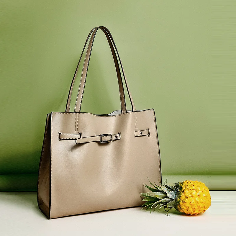 Simple luxury handbags women genuine leather bags designer new wave wild simple fashion large capacity women leather handbags
Simple luxury handbags women genuine leather bags designer new wave wild simple fashion large capacity women leather handbags