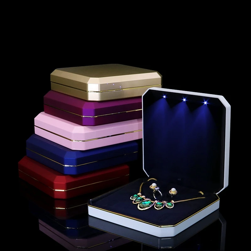 

Large LED Light Jewellery Set Box Plastic Pearl Earring Necklace Jewelry Gift Storage Case with Lacquer Finish Customize Logo