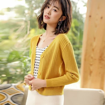 Autumn New Hong Kong Style Retro Casual Wild Sweet V-neck Solid Color Short Button Knit Cardigan Sweater
Autumn New Hong Kong Style Retro Casual Wild Sweet V-neck Solid Color Short Button Knit Cardigan Sweater