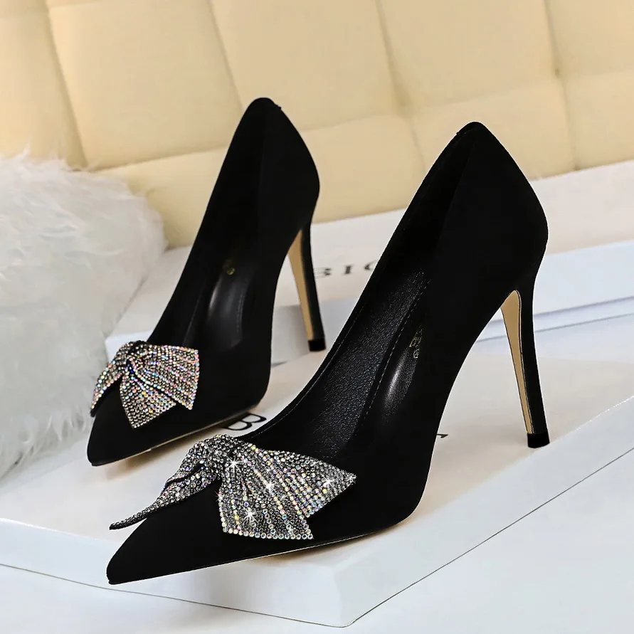 New Pointed-Toe Suede bow Women Shoes Fashion party Fine with high heel shallow mouth pointy water drill bowknot single pumps
New Pointed-Toe Suede bow Women Shoes Fashion party Fine with high heel shallow mouth pointy water drill bowknot single pumps