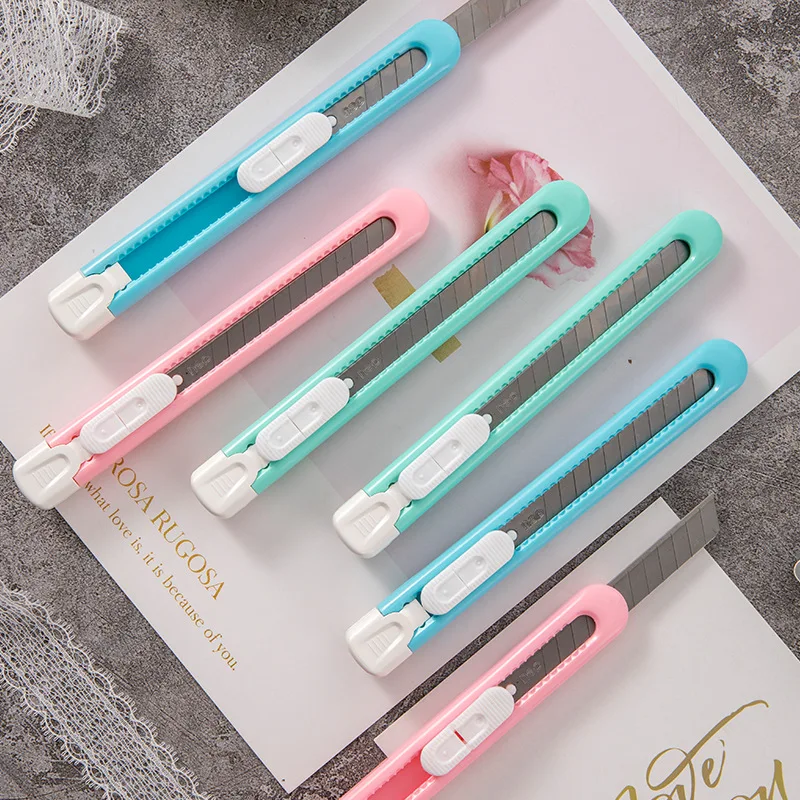 1PCS Simple Candy Cartoon Portable Multifunction Small Utility Knife Tool Color Paper Cutter Student Office Supplies Stationery
1PCS Simple Candy Cartoon Portable Multifunction Small Utility Knife Tool Color Paper Cutter Student Office Supplies Stationery