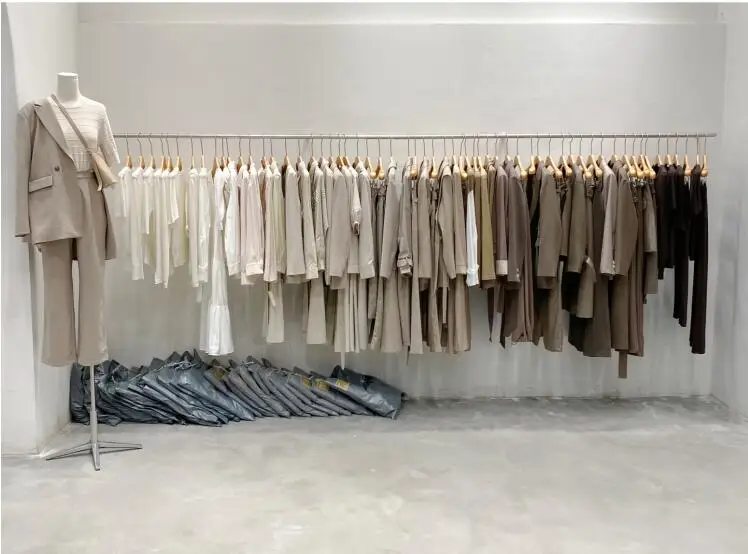 Clothing store display rack simple wall hanging clothing rod creative side hanging stainless steel women shop silver shelves
Clothing store display rack simple wall hanging clothing rod creative side hanging stainless steel women shop silver shelves
