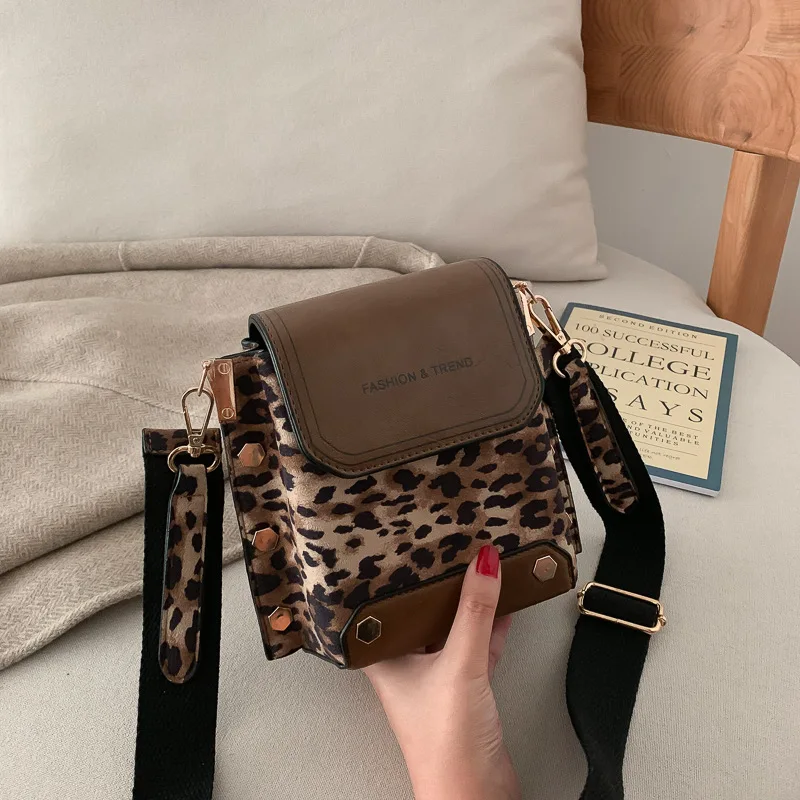 Autumn And Winter France Non-mainstream Bag Women's 2019 New Style Leopord Pattern Velvet Bucket Bag Korean-style Versatile Wide
Autumn And Winter France Non-mainstream Bag Women's 2019 New Style Leopord Pattern Velvet Bucket Bag Korean-style Versatile Wide