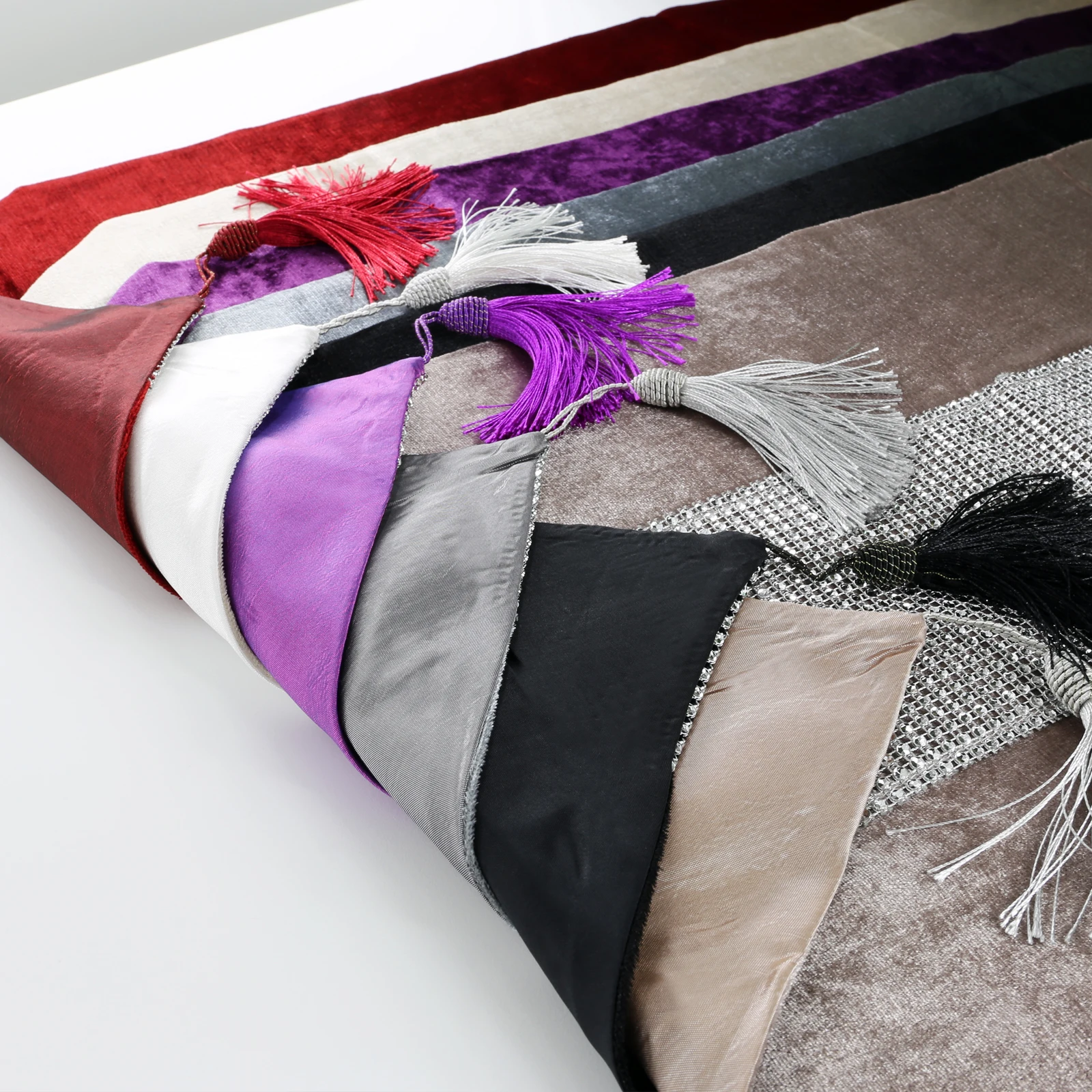 Modern Luxury European-style Flannel Diamond Table Runner Wedding Party supplies Banquet Decoration Tablecloth
Modern Luxury European-style Flannel Diamond Table Runner Wedding Party supplies Banquet Decoration Tablecloth