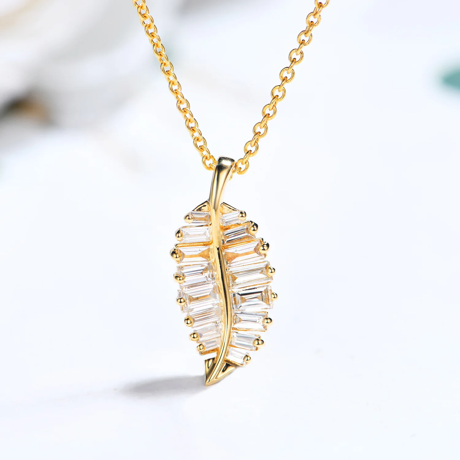 NPKDS Fashion Korean Pearl Leaf Necklace Female Simple Temperament Small Fresh Style Girls Ins Necklace Pendant Clavicle Chain
NPKDS Fashion Korean Pearl Leaf Necklace Female Simple Temperament Small Fresh Style Girls Ins Necklace Pendant Clavicle Chain
