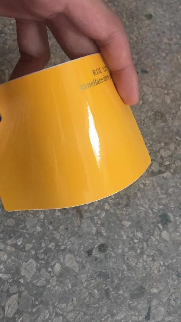 gloss yellow