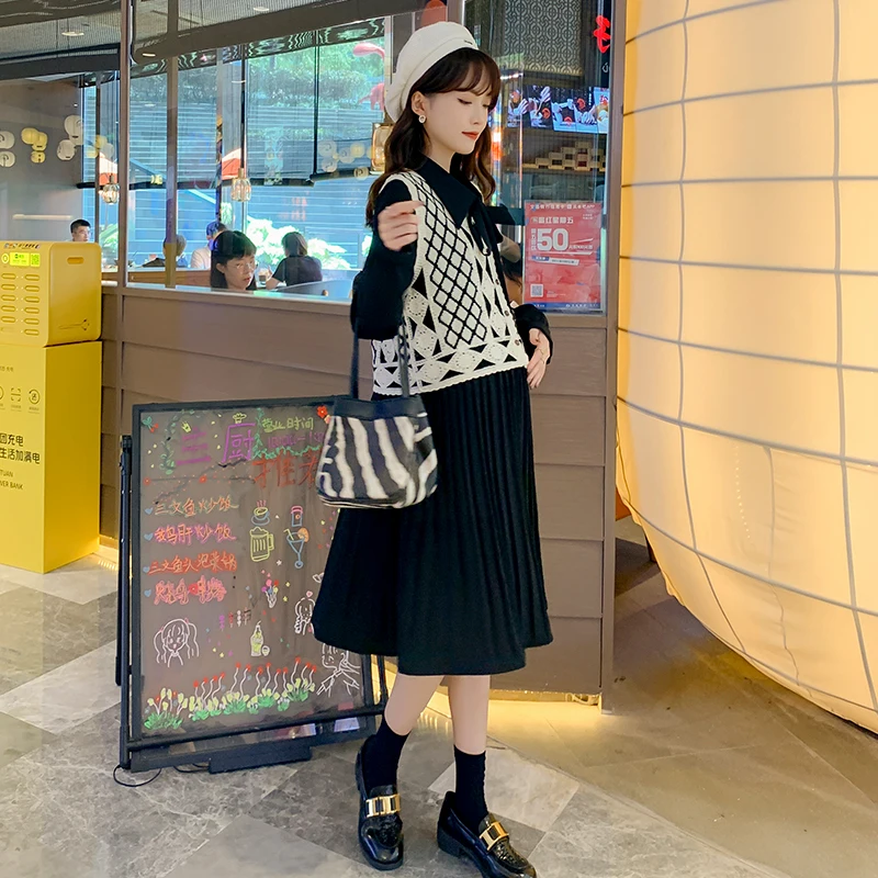 Black pregnant women dress suit winter long sleeve bow collar pleated dress+knitted vest twinset office lady elegant clothes set
Black pregnant women dress suit winter long sleeve bow collar pleated dress+knitted vest twinset office lady elegant clothes set
