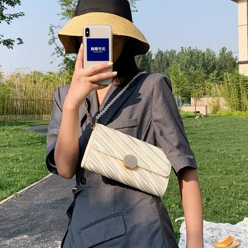 Brand Original Design 2020 New Sweet Lady Retro Square Pearl Chain Shoulder Slung Handbag
Brand Original Design 2020 New Sweet Lady Retro Square Pearl Chain Shoulder Slung Handbag