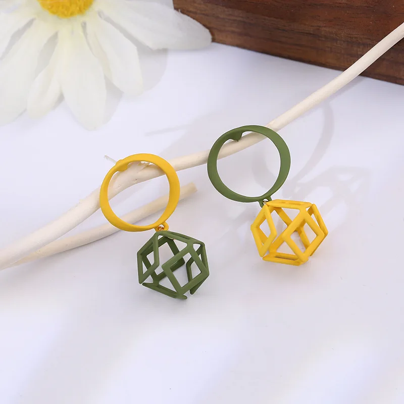 2020 Simple Hollow Geometric Drop Earrings For Women Green Yellow Color Hanging Dangles Womens Cute Wedding Party Jewelry
2020 Simple Hollow Geometric Drop Earrings For Women Green Yellow Color Hanging Dangles Womens Cute Wedding Party Jewelry