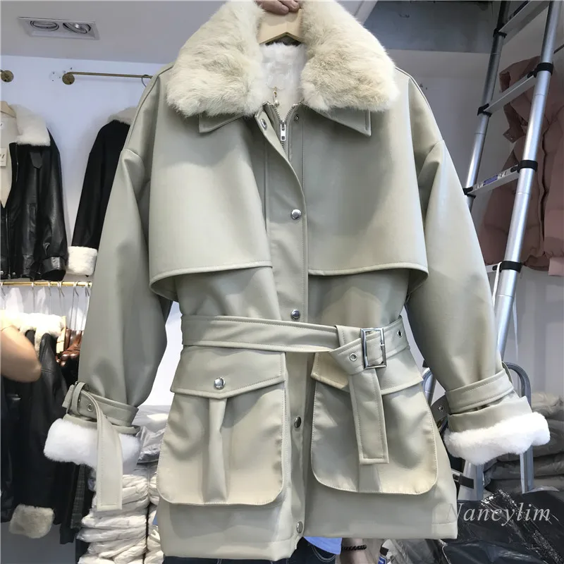 Leather Trench for Women Fall Winter 2020 Loose Fashion Mid-Length Pu Leather Coat Faux Fur Collar Belt Waist Windbreaker
Leather Trench for Women Fall Winter 2020 Loose Fashion Mid-Length Pu Leather Coat Faux Fur Collar Belt Waist Windbreaker