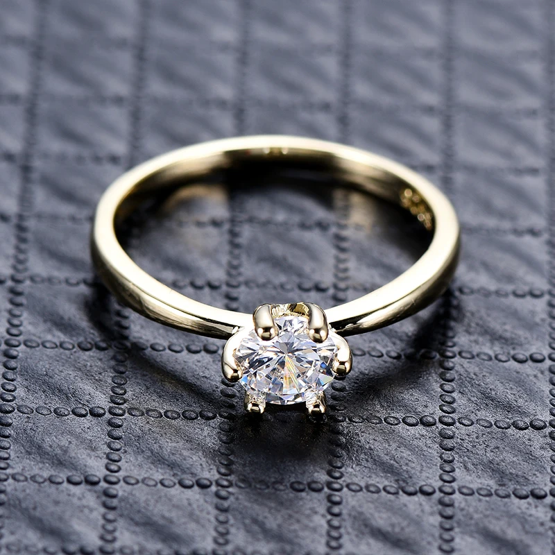 Women's Sparkling Solitaire Zirconia Wedding Ring Women's Sparkling Solitaire Zirconia Wedding Ring
