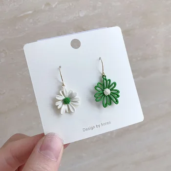 2020 Hot Sale Small Daisy Women flower Earrings Simple Cute Metal Daisy flower Jewelry Girls Wedding Party Earrings Wholesale
2020 Hot Sale Small Daisy Women flower Earrings Simple Cute Metal Daisy flower Jewelry Girls Wedding Party Earrings Wholesale