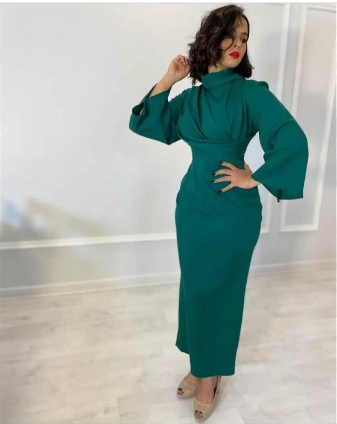Elegant Maxi Ankle Length Green Evening Dresses Long Sleeve Sheath Abendkleider High Neck Pleated Custom Made Prom Party Gown
Elegant Maxi Ankle Length Green Evening Dresses Long Sleeve Sheath Abendkleider High Neck Pleated Custom Made Prom Party Gown