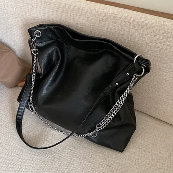 New early autumn super large capacity simple casual all-match messenger bag lady bag 
New early autumn super large capacity simple casual all-match messenger bag lady bag