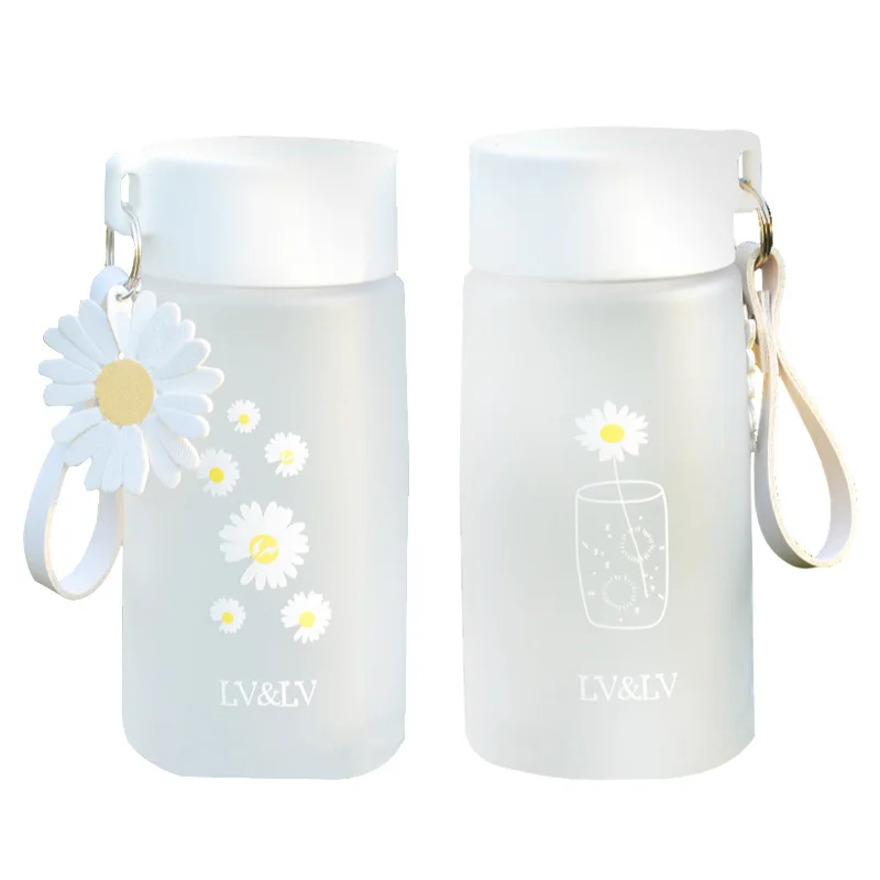 500ml Small Daisy Transparent Plastic Water Bottles Water Cup Creative Frosted Water Bottle With Portable Rope Travel Tea Cup
500ml Small Daisy Transparent Plastic Water Bottles Water Cup Creative Frosted Water Bottle With Portable Rope Travel Tea Cup