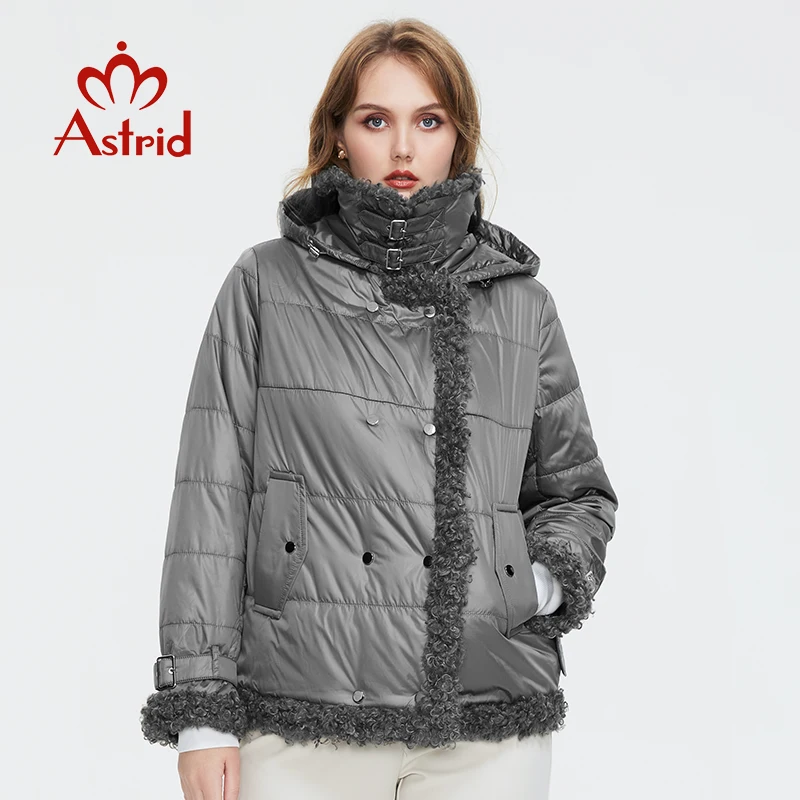 Фото Astrid Коллекция 2022 женская осенне-зимняя куртка короткая овечья шерсть модная