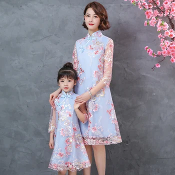 Qipao Mother Daughter Lace Dresses Wedding Clothes Mom and Me Dress Ball Gown Flare Sleeve Mum Girls Dress Family Match Outfits
Qipao Mother Daughter Lace Dresses Wedding Clothes Mom and Me Dress Ball Gown Flare Sleeve Mum Girls Dress Family Match Outfits