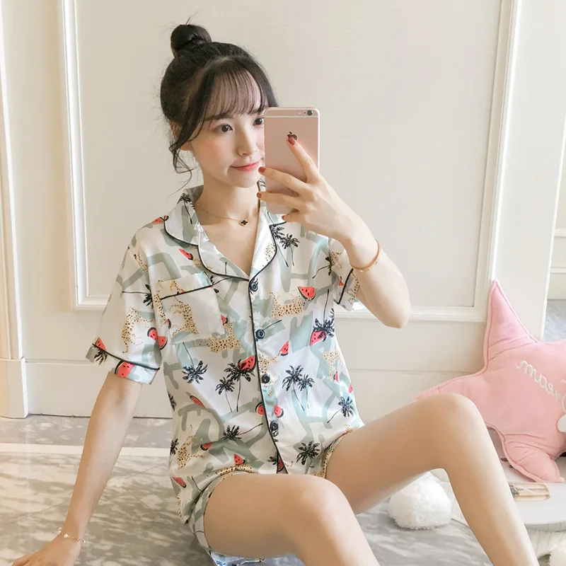 2019 Pajamas Women's Summer Viscose Short Sleeve Sexy Korean-style Summer Cardigan Model Silk Two-Piece Set Home Wear
2019 Pajamas Women's Summer Viscose Short Sleeve Sexy Korean-style Summer Cardigan Model Silk Two-Piece Set Home Wear