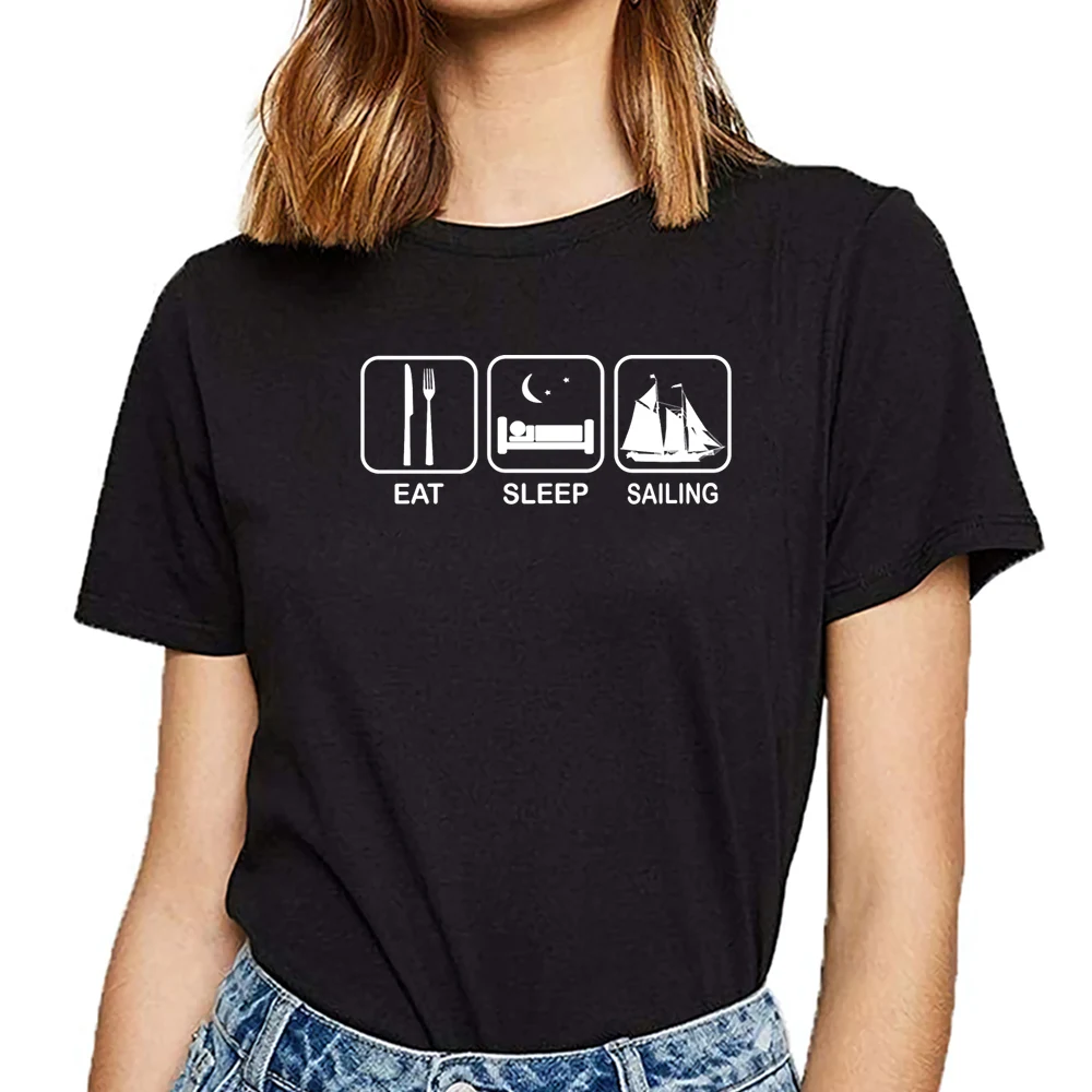 Фото Женская футболка с изображением парусника лодки регаты яхты едят спят юмор белая