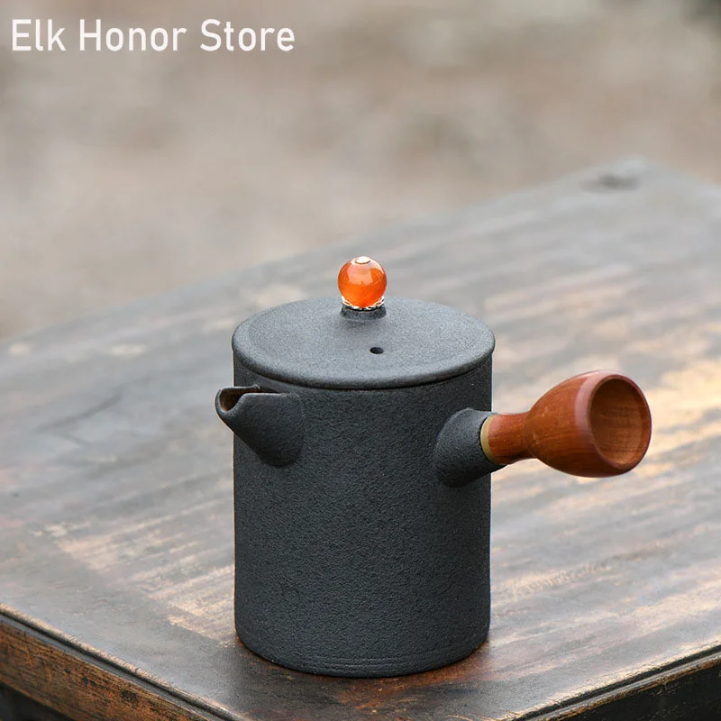 260ml Vintage Balck Coarse Ceramic Teapot Japanese Style Side Wood Handled Teapot Kung Fu Tea Master Cups Teaware Gift Packaging
260ml Vintage Balck Coarse Ceramic Teapot Japanese Style Side Wood Handled Teapot Kung Fu Tea Master Cups Teaware Gift Packaging
