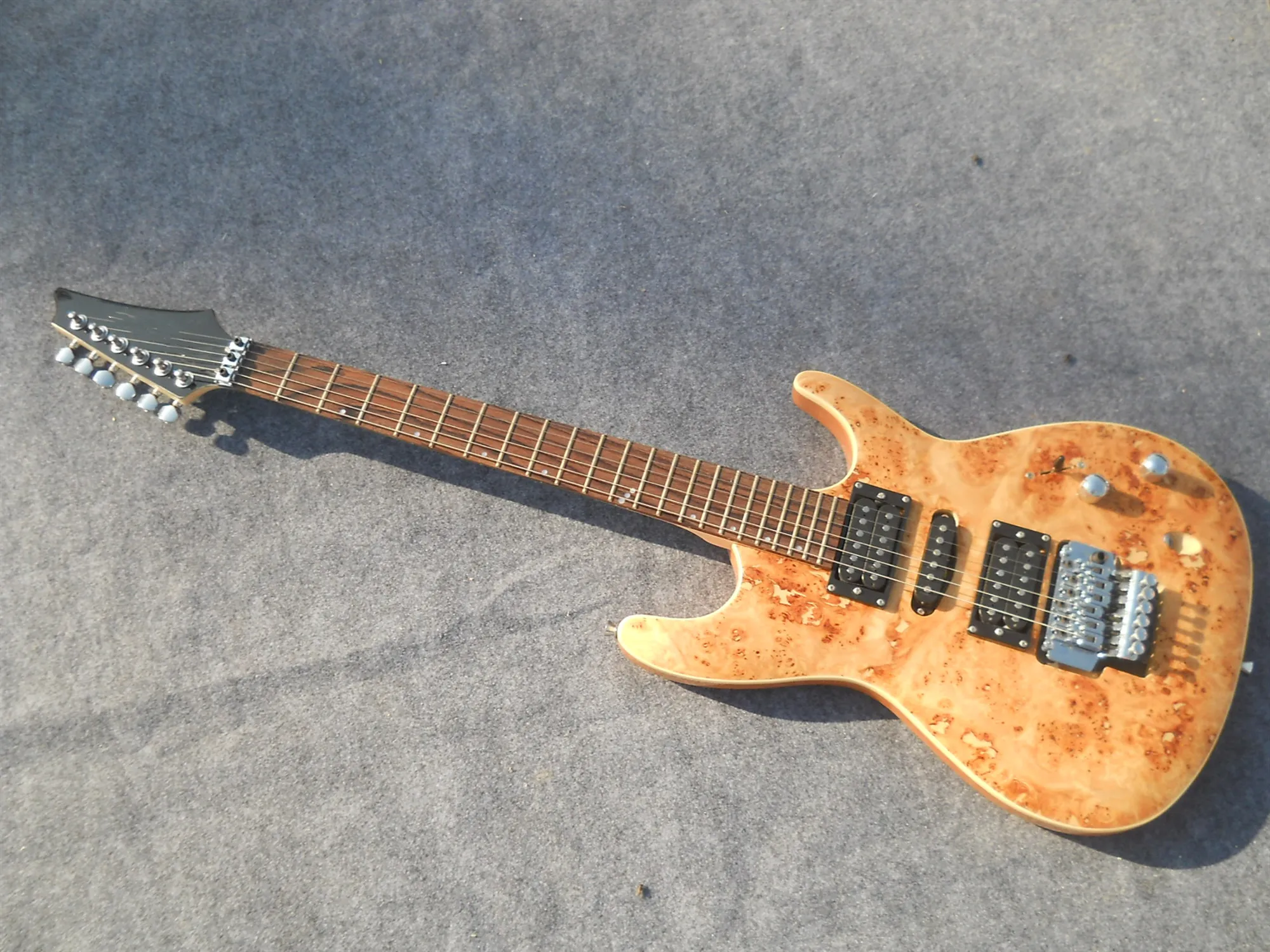 Cstom Brown electric guitar side dots inlay Chrome hardwares HSH Pickups,customized!Paypal available!IB-19
Cstom Brown electric guitar side dots inlay Chrome hardwares HSH Pickups,customized!Paypal available!IB-19