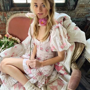 Floral Printed Vintage Mini Dress Women Summer Short Sleeve Bodycon Slim Sexy Dress 2020 Boho Casual Beach Evening Party vestido
Floral Printed Vintage Mini Dress Women Summer Short Sleeve Bodycon Slim Sexy Dress 2020 Boho Casual Beach Evening Party vestido