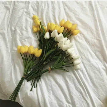Home Decoration Living Room Accessories Imitation Tulip Holding Flowers, Dining Table Photo Taking Props and Ornaments Permanent 
Home Decoration Living Room Accessories Imitation Tulip Holding Flowers, Dining Table Photo Taking Props and Ornaments Permanent