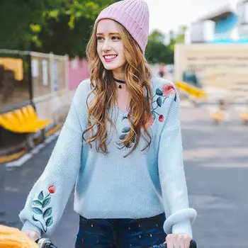 Women Vintage Sweater 2019 Autumn And Winter V-neck Embroidery Lantern Sleeve Pullover Loose Female Sweater
Women Vintage Sweater 2019 Autumn And Winter V-neck Embroidery Lantern Sleeve Pullover Loose Female Sweater