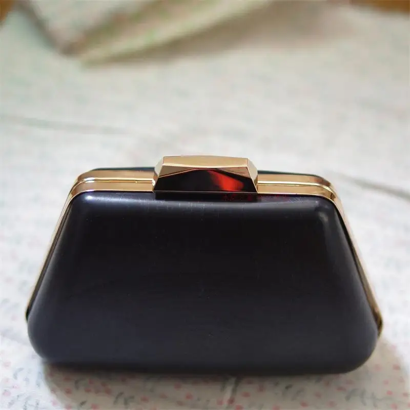 18X11 Cm Box Clutch Frame With Plastic Covers For Fashion / Wedding Clutch Designer Obag Handle Gold Color Metal Clasp Drop Ship
18X11 Cm Box Clutch Frame With Plastic Covers For Fashion / Wedding Clutch Designer Obag Handle Gold Color Metal Clasp Drop Ship